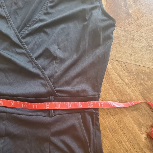 Black Sleeveless V-Neck Jumpsuit - Picture 13 of 16